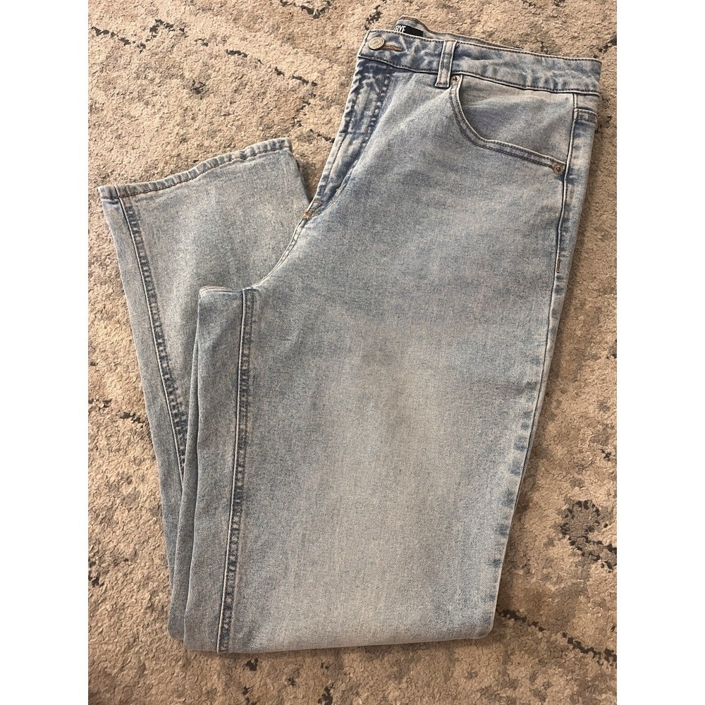 FRYE High Rise Relaxed Straight Cropped Jean Light Wash 10/30 Stretch Denim